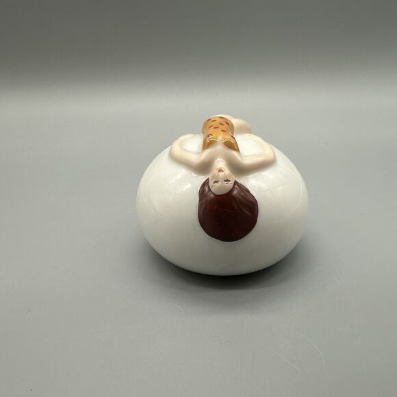 Vintage 1970s Porcelain Paperweight Lady Sunbather Swimsuit Round White - Picture 4 of 7